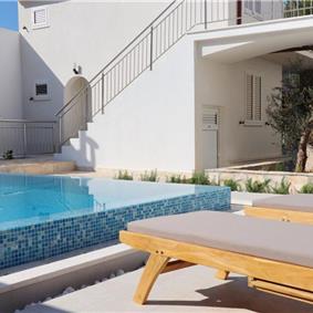 6 Bedroom Beachfront Villa with Heated Pool near Vela Luka on Korcula Island, Sleep 12